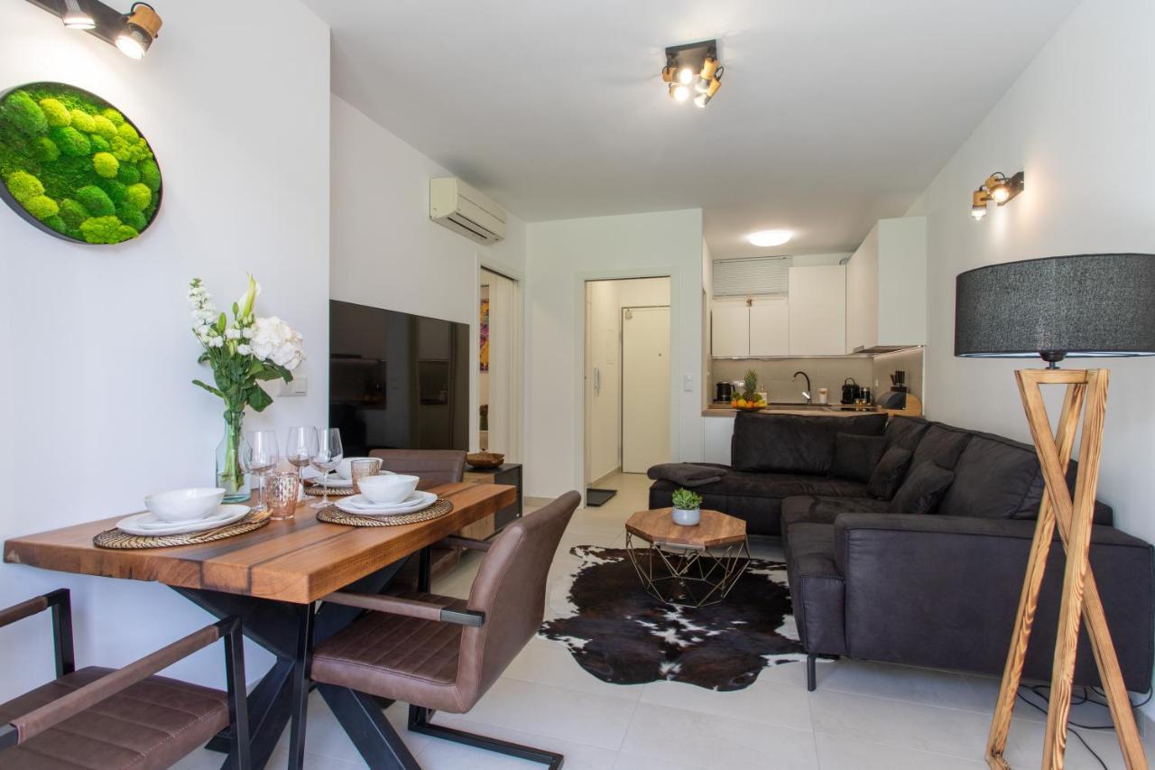 Lucky Apartment אומיס מראה חיצוני תמונה