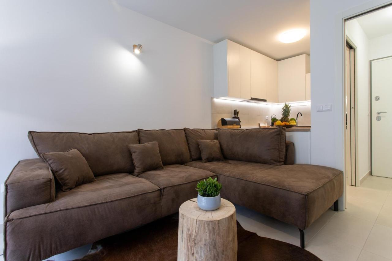 Lucky Apartment אומיס מראה חיצוני תמונה